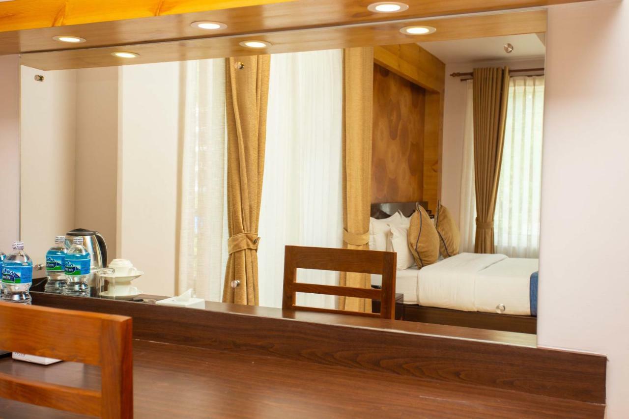 Hotel Lake Paradise Pokhara Exterior photo