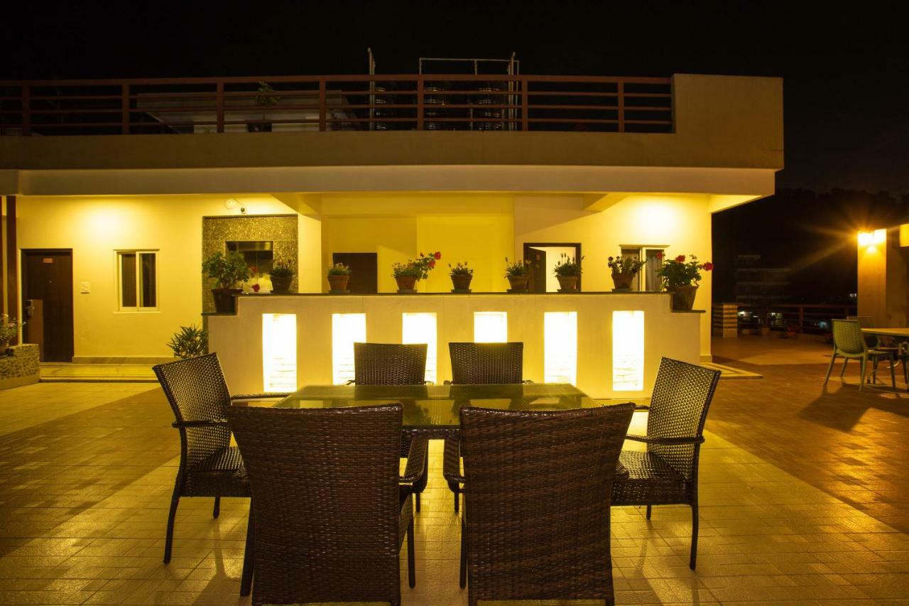 Hotel Lake Paradise Pokhara Exterior photo